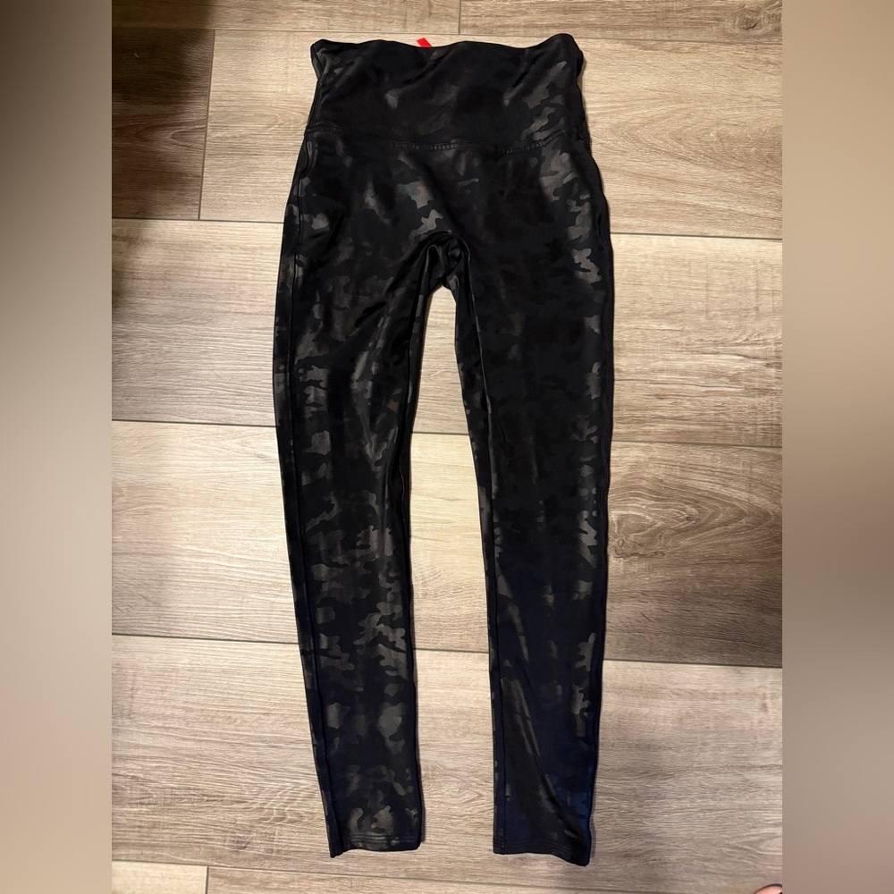 SPANX Dark Patterned Leggings